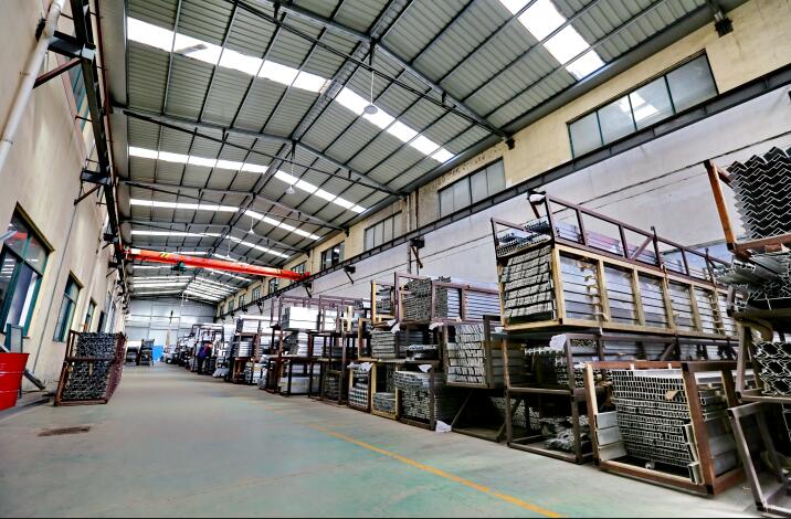 Con más y más constructores, arquitectos y fabricantes que adoptan perfiles de aluminio, los expertos de la industria predicen que el aluminio continuará desempeñando un papel importante en la industria de la construcción